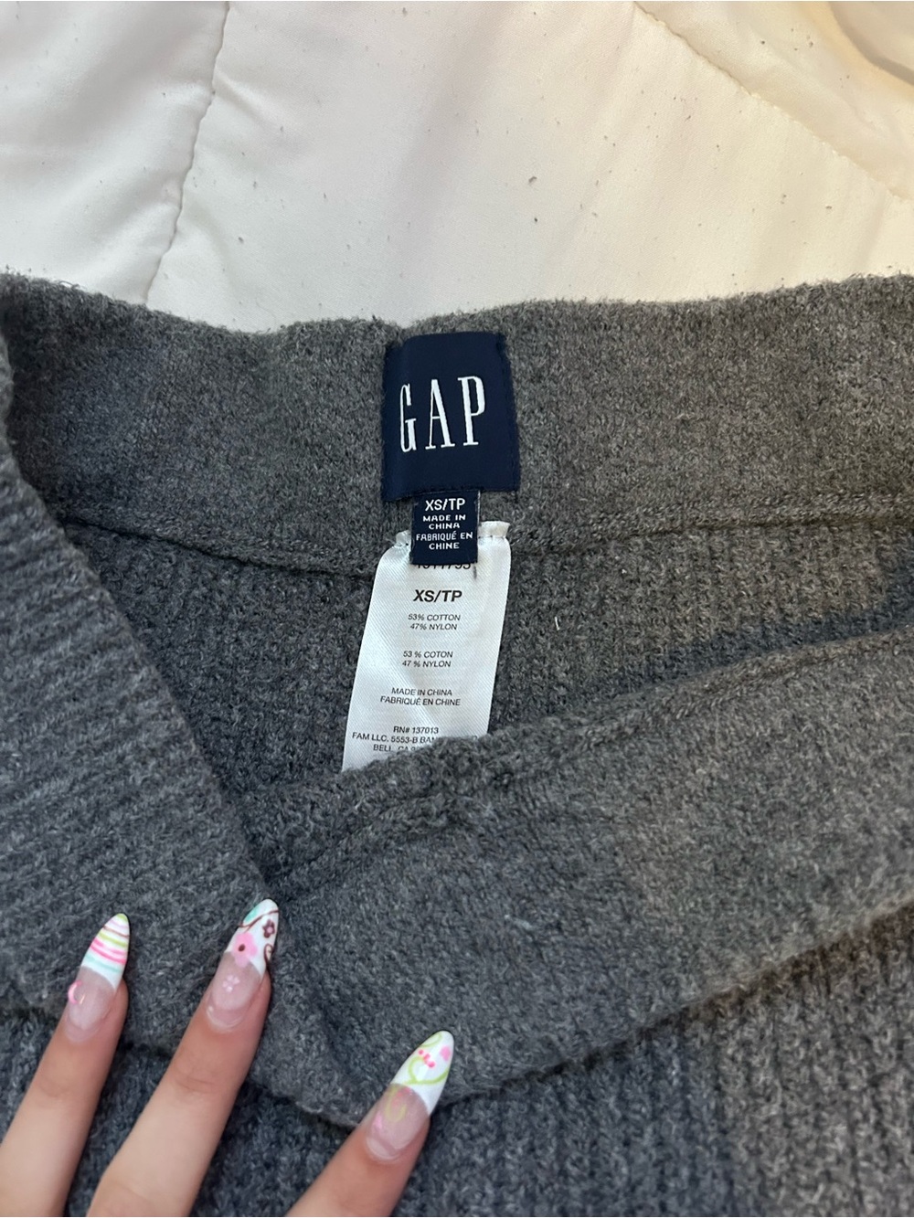 GAP Women's Charcoal Gray V-Neck Knit Sweater